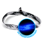 Pulseiras tecidas fluorescentes sob luz UV
