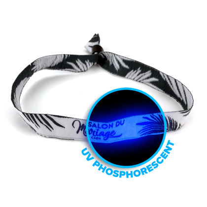Pulseiras tecidas fluorescentes sob luz UV
