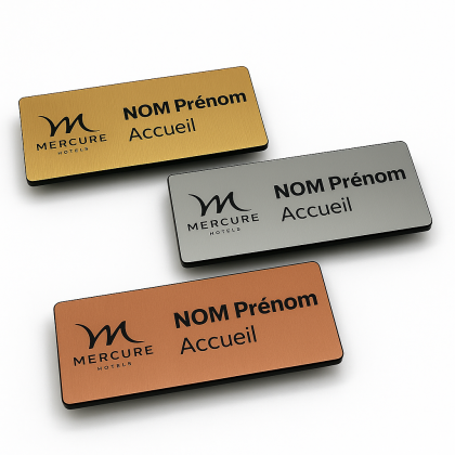 Crachá com nome retangular magnético 70x30 mm efeito metal escovado gravado