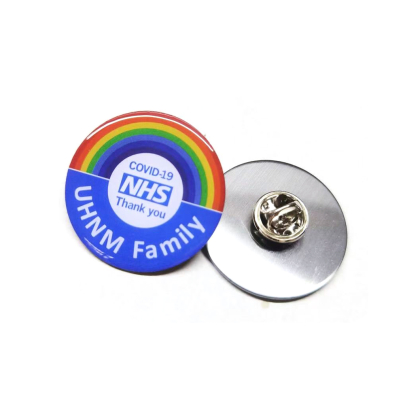 Pins metálicos personalizados com doming