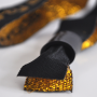 Pulseiras de tecido com fios dourados ou prateados